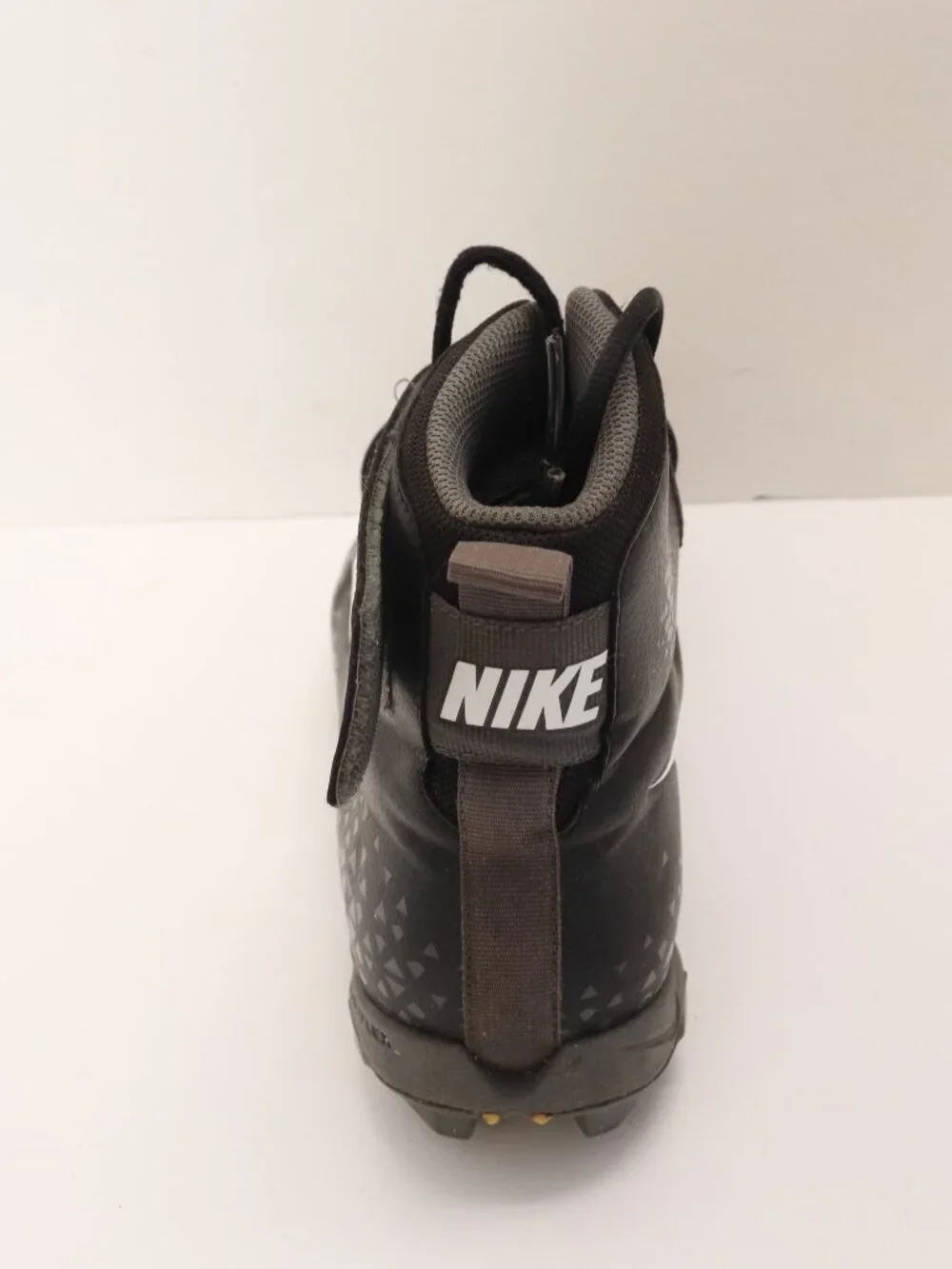 Nike Men's Football Boots Black and White Size 8 S/N 880 109 002